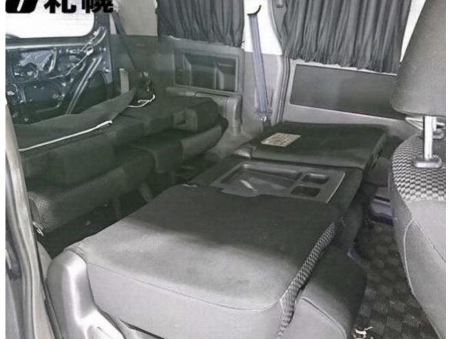 ノアSi 本州車寒冷地仕様 ナビTVバックカメラ 両側スライドドア リアヒータークーラー 車検新規2年 24ヶ月点検整備済  4WD 2000 5Dr