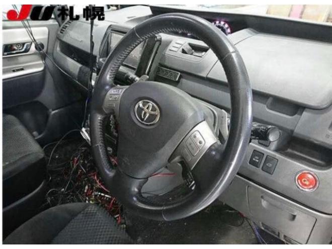 ノアSi 本州車寒冷地仕様 ナビTVバックカメラ 両側スライドドア リアヒータークーラー 車検新規2年 24ヶ月点検整備済  4WD 2000 5Dr