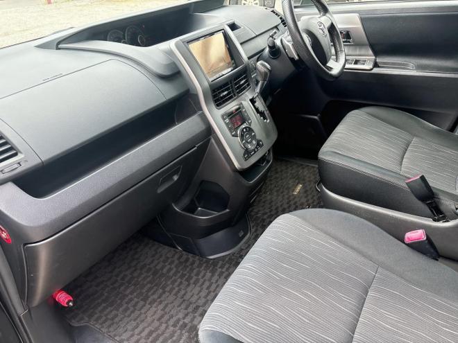 ヴォクシー2.0ZS煌Ⅱ 4WD　ローンが不安な方＜優遇ローン＞本州仕入 1年保証　両側パワースライドドア