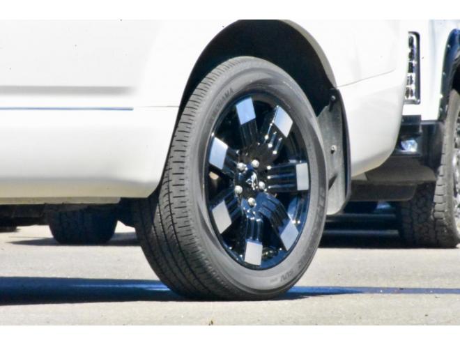 デリカDパワーパッケージ　４ＷＤ　新車外し１８インチアルミ／タイヤ　新品フロントガード　両側パワースライドドア