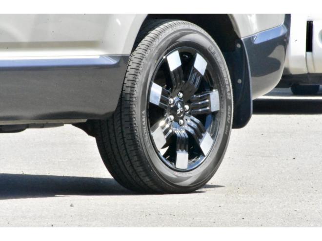 デリカD:5　Gプレミアム　４ＷＤ　本州仕入　新車外し１８インチホイール　ロックフォードサウンド　パワーバックドア　純正ナビ／フリップダウンモニター