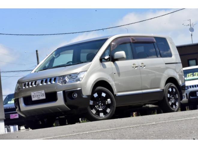 デリカD:5　Gプレミアム　４ＷＤ　本州仕入　新車外し１８インチホイール　ロックフォードサウンド　パワーバックドア　純正ナビ／フリップダウンモニター