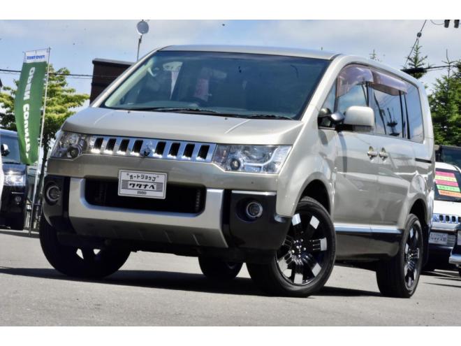 デリカD:5　Gプレミアム　４ＷＤ　本州仕入　新車外し１８インチホイール　ロックフォードサウンド　パワーバックドア　純正ナビ／フリップダウンモニター