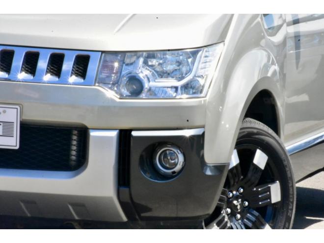 デリカD:5　Gプレミアム　４ＷＤ　本州仕入　新車外し１８インチホイール　ロックフォードサウンド　パワーバックドア　純正ナビ／フリップダウンモニター