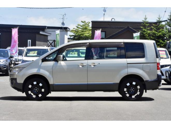デリカD:5　Gプレミアム　４ＷＤ　本州仕入　新車外し１８インチホイール　ロックフォードサウンド　パワーバックドア　純正ナビ／フリップダウンモニター