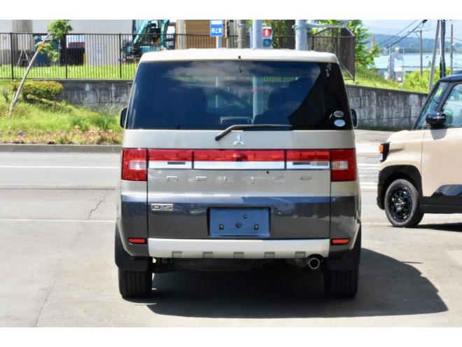 デリカD:5　Gプレミアム　４ＷＤ　本州仕入　新車外し１８インチホイール　ロックフォードサウンド　パワーバックドア　純正ナビ／フリップダウンモニター
