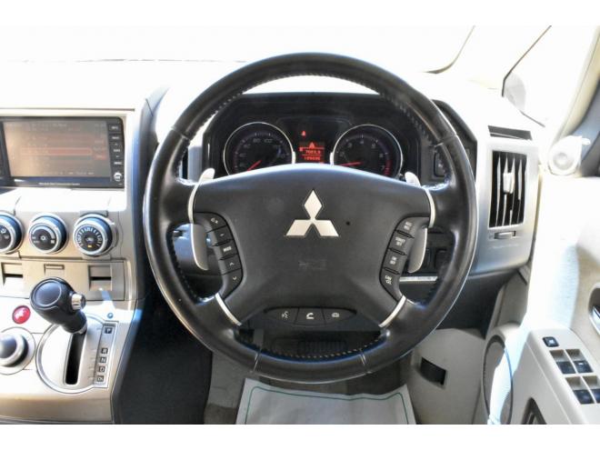 デリカD:5　Gプレミアム　４ＷＤ　本州仕入　新車外し１８インチホイール　ロックフォードサウンド　パワーバックドア　純正ナビ／フリップダウンモニター
