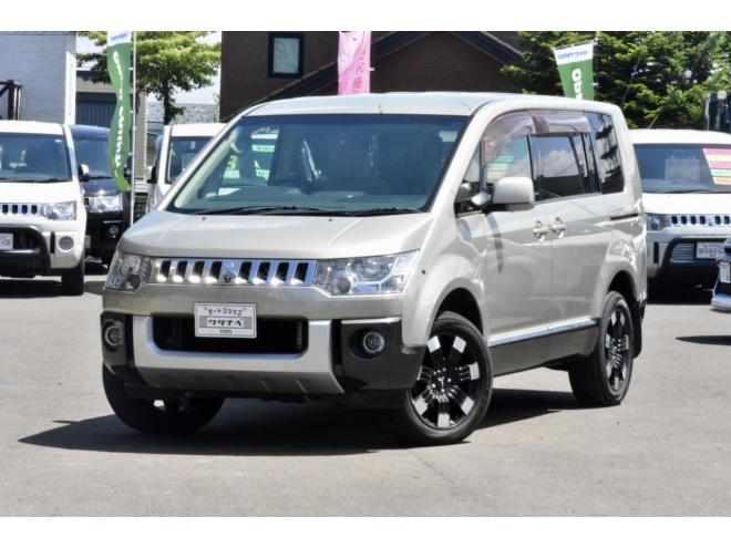 デリカD:5　Gプレミアム　４ＷＤ　本州仕入　新車外し１８インチホイール　ロックフォードサウンド　パワーバックドア　純正ナビ／フリップダウンモニター