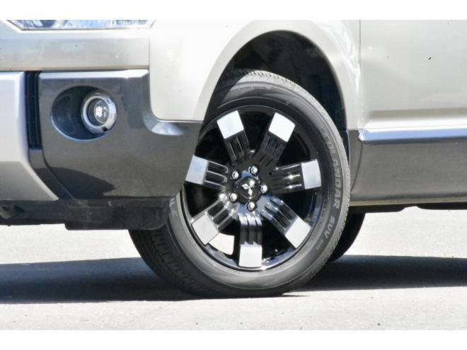デリカD:5　Gプレミアム　４ＷＤ　本州仕入　新車外し１８インチホイール　ロックフォードサウンド　パワーバックドア　純正ナビ／フリップダウンモニター