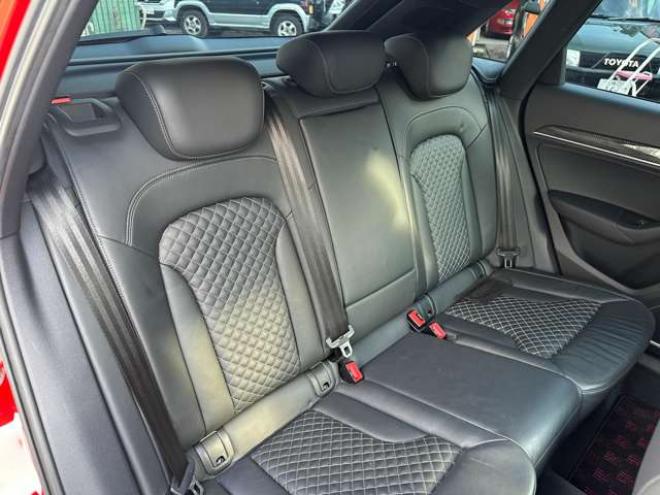 アウディRS Q3 2.5 4WD　ナビTV　バックカメラ　電動シート　パワステ　パワーウィンドウ　シートヒーター　エアコン　ETC　キーレスエントリー　アルミホイール　横滑り防止装置 正規輸入車 2500