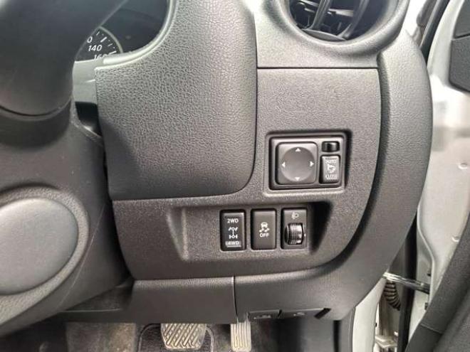 マーチ1.2 X FOUR Vセレクション 4WD　ナビ　TV　冬タイヤ付き　バックモニター　ETC 1200