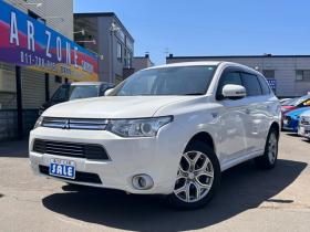アウトランダーPHEV　2.0 G ナビパッケージ 4WD　ETC　ナビ　バックモニター 2000