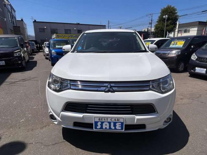 アウトランダーPHEV2.0 G ナビパッケージ 4WD　ETC　ナビ　バックモニター 2000