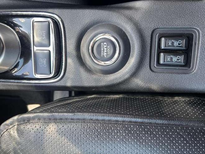 アウトランダーPHEV2.0 G ナビパッケージ 4WD　ETC　ナビ　バックモニター 2000