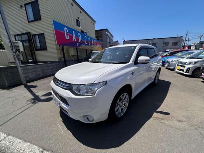 アウトランダーPHEV2.0 G ナビパッケージ 4WD　ETC　ナビ　バックモニター 2000