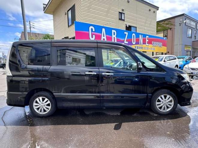 セレナ2.0 ハイウェイスター 4WD　両側ワンタッチパワースライドドア　SDナビ　バックモニター　アイドリングストップ　横滑り防止装置　ワンセグ　純正アルミホイール夏　クルーズコントロール 2000