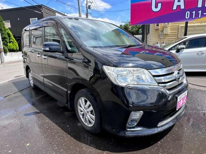 セレナ2.0 ハイウェイスター 4WD　両側ワンタッチパワースライドドア　SDナビ　バックモニター　アイドリングストップ　横滑り防止装置　ワンセグ　純正アルミホイール夏　クルーズコントロール 2000