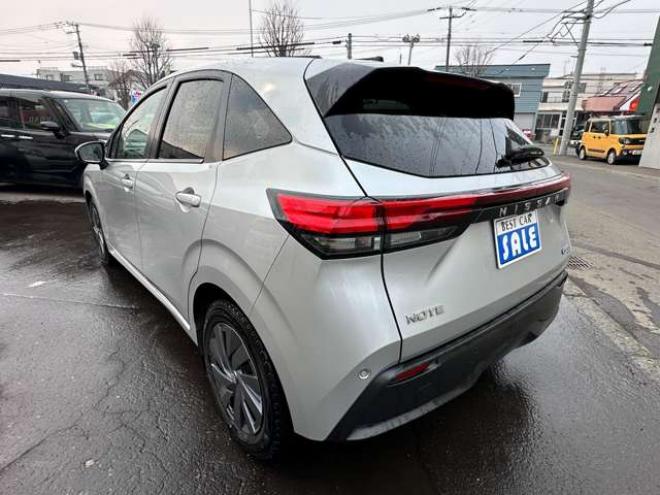 ノート1.2 S FOUR 4WD　ナビ　Bluetooth　オートホールド　アイドリングストップ　USB　スチールホイール冬　レーンキープアシスト　横滑り防止装置　コーナーセンサー　シートヒーター 1200