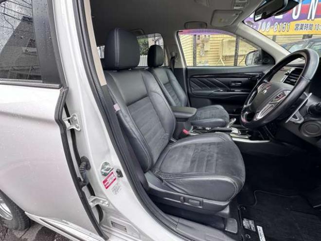 アウトランダーPHEV2.0 G ナビパッケージ 4WD　純正ナビ　フルセグTV　Bluetooth　パワーバックドア　衝突軽減ブレーキ　レーンキープアシスト　ビルトインETC　AC100V　横滑り防止装置　バックモニター　アラウンドビューモニター　純正アルミホイール夏 2000