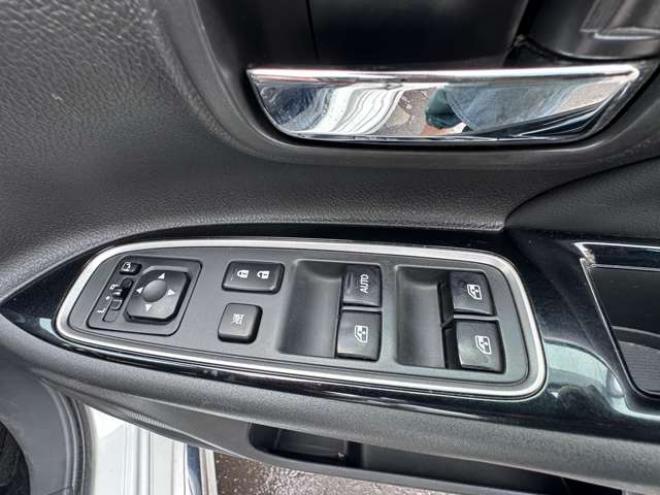 アウトランダーPHEV2.0 G ナビパッケージ 4WD　純正ナビ　フルセグTV　Bluetooth　パワーバックドア　衝突軽減ブレーキ　レーンキープアシスト　ビルトインETC　AC100V　横滑り防止装置　バックモニター　アラウンドビューモニター　純正アルミホイール夏 2000