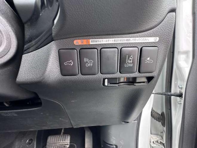 アウトランダーPHEV2.0 G ナビパッケージ 4WD　純正ナビ　フルセグTV　Bluetooth　パワーバックドア　衝突軽減ブレーキ　レーンキープアシスト　ビルトインETC　AC100V　横滑り防止装置　バックモニター　アラウンドビューモニター　純正アルミホイール夏 2000