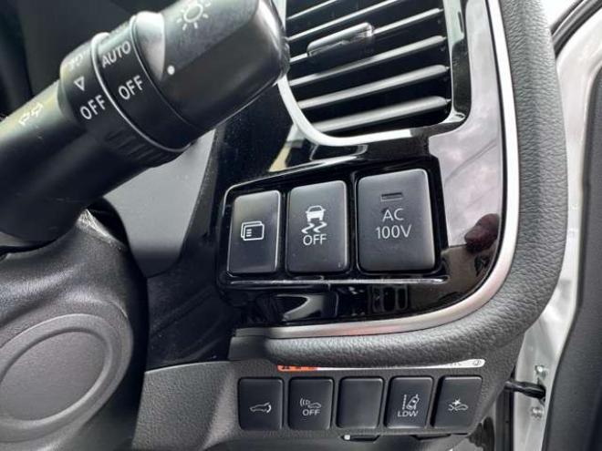 アウトランダーPHEV2.0 G ナビパッケージ 4WD　純正ナビ　フルセグTV　Bluetooth　パワーバックドア　衝突軽減ブレーキ　レーンキープアシスト　ビルトインETC　AC100V　横滑り防止装置　バックモニター　アラウンドビューモニター　純正アルミホイール夏 2000