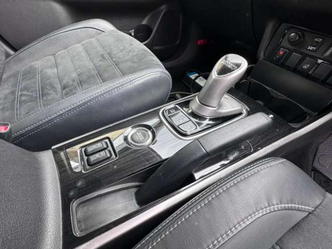 アウトランダーPHEV2.0 G ナビパッケージ 4WD　純正ナビ　フルセグTV　Bluetooth　パワーバックドア　衝突軽減ブレーキ　レーンキープアシスト　ビルトインETC　AC100V　横滑り防止装置　バックモニター　アラウンドビューモニター　純正アルミホイール夏 2000