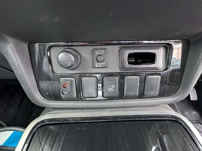 アウトランダーPHEV2.0 G ナビパッケージ 4WD　純正ナビ　フルセグTV　Bluetooth　パワーバックドア　衝突軽減ブレーキ　レーンキープアシスト　ビルトインETC　AC100V　横滑り防止装置　バックモニター　アラウンドビューモニター　純正アルミホイール夏 2000