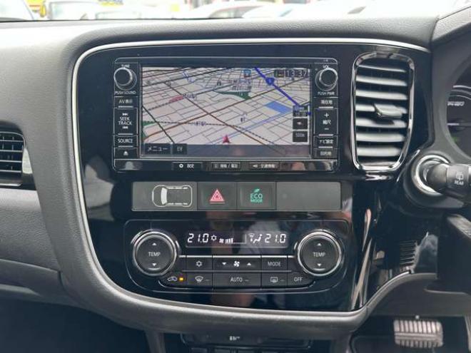 アウトランダーPHEV2.0 G ナビパッケージ 4WD　純正ナビ　フルセグTV　Bluetooth　パワーバックドア　衝突軽減ブレーキ　レーンキープアシスト　ビルトインETC　AC100V　横滑り防止装置　バックモニター　アラウンドビューモニター　純正アルミホイール夏 2000