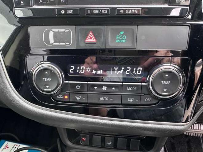 アウトランダーPHEV2.0 G ナビパッケージ 4WD　純正ナビ　フルセグTV　Bluetooth　パワーバックドア　衝突軽減ブレーキ　レーンキープアシスト　ビルトインETC　AC100V　横滑り防止装置　バックモニター　アラウンドビューモニター　純正アルミホイール夏 2000