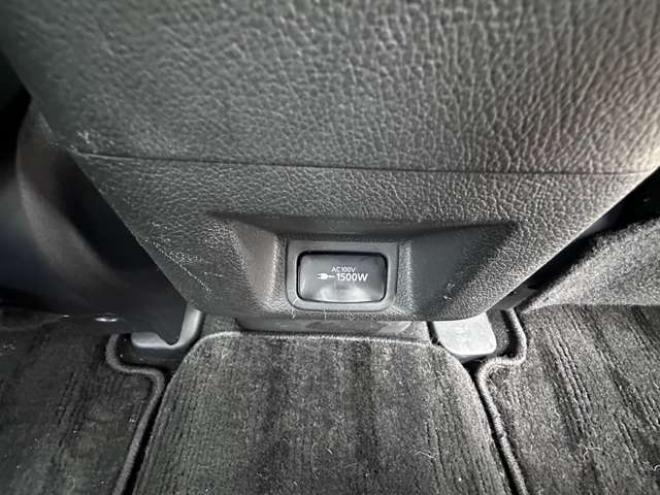 アウトランダーPHEV2.0 G ナビパッケージ 4WD　純正ナビ　フルセグTV　Bluetooth　パワーバックドア　衝突軽減ブレーキ　レーンキープアシスト　ビルトインETC　AC100V　横滑り防止装置　バックモニター　アラウンドビューモニター　純正アルミホイール夏 2000