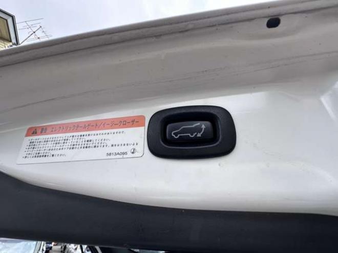 アウトランダーPHEV2.0 G ナビパッケージ 4WD　純正ナビ　フルセグTV　Bluetooth　パワーバックドア　衝突軽減ブレーキ　レーンキープアシスト　ビルトインETC　AC100V　横滑り防止装置　バックモニター　アラウンドビューモニター　純正アルミホイール夏 2000
