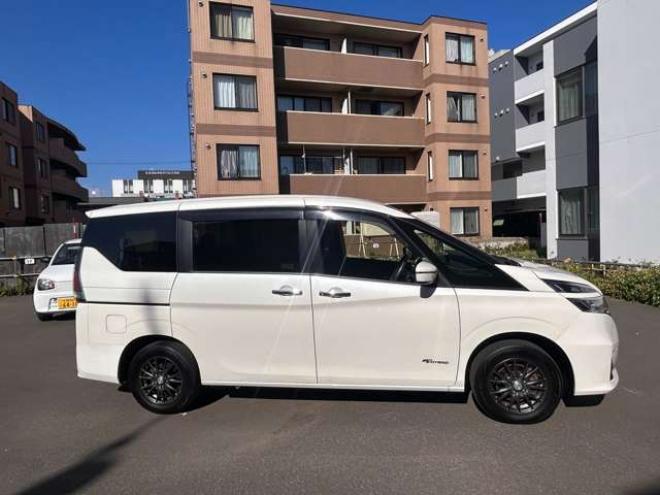 セレナ2.0 X Vセレクション 4WD　左右電動スライドドア　ナビTV　バックモニター冬タイヤ付き 2000