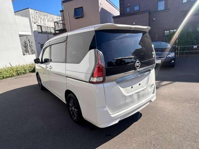 セレナ2.0 X Vセレクション 4WD　左右電動スライドドア　ナビTV　バックモニター冬タイヤ付き 2000