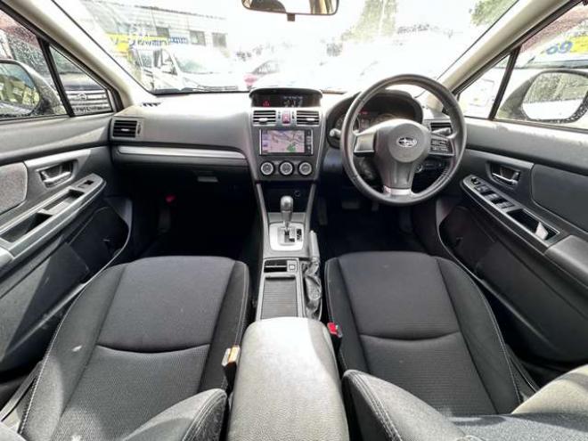 インプレッサスポーツ 2.0 i アイサイト 4WD　ナビ　地デジ　Bluetooth　プッシュスタート　横滑り防止装置　アイドリングストップ　衝突軽減ブレーキ　レーンキープアシスト　インテリキー　バックカメラ　純正アルミホイール夏 2000