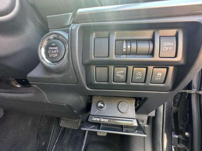 インプレッサスポーツ 2.0 i-L アイサイト 4WD　ナビ　地デジ　Bluetooth　バックカメラ　ブラインドスポットモニター　アイドリングストップ　横滑り防止装置　プッシュスタート　コーナセンサー　レーンキープアシスト　衝突軽減ブレーキ　純正アルミホイール 2000