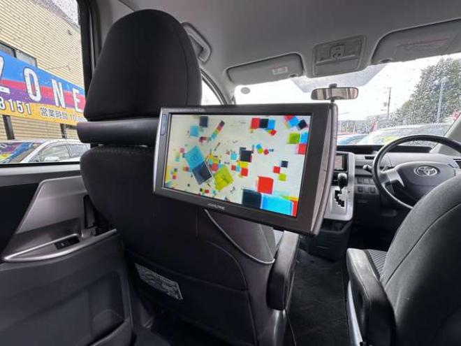 ノア2.0 Si 4WD　ナビ　地デジ　プッシュスタート　リアモニター　　パドルシフト　社外アルミホイール夏　バックモニター　インテリキー 2000