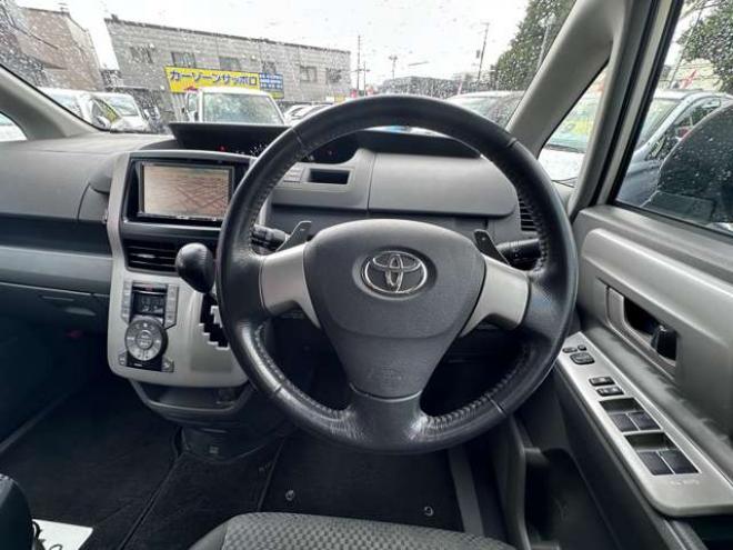 ノア2.0 Si 4WD　ナビ　地デジ　プッシュスタート　リアモニター　　パドルシフト　社外アルミホイール夏　バックモニター　インテリキー 2000