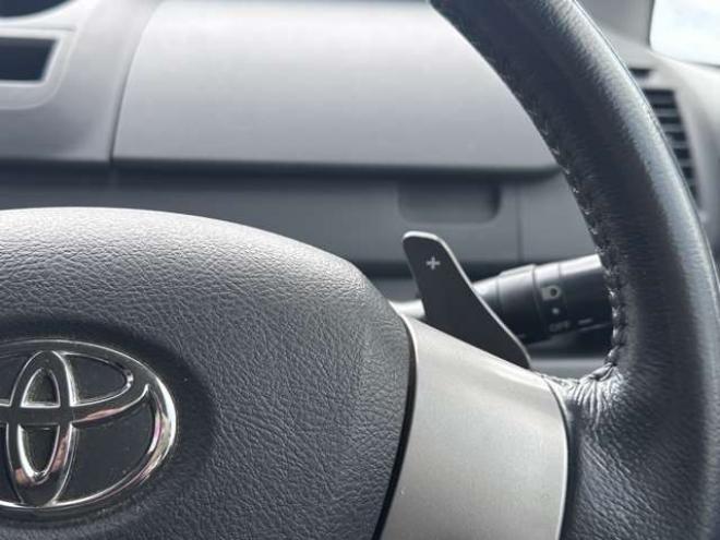 ノア2.0 Si 4WD　ナビ　地デジ　プッシュスタート　リアモニター　　パドルシフト　社外アルミホイール夏　バックモニター　インテリキー 2000