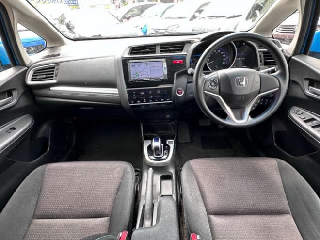 フィット1.5 ハイブリッド Fパッケージ 4WD　Gathersナビ　Bluetoothオーディオ　ワンセグTV　横滑り防止装置　12V180W　インテリジェントキー　バックモニター　スチールホイール冬 1500