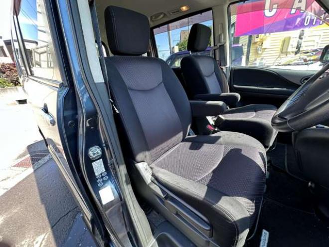 セレナ2.0 ハイウェイスター 4WD　Bluetoothオーディオ　地デジ　フリップダウンモニター　ビルトインETC　アイドリングストップ　横滑り防止装置　クルーズコントロール 2000