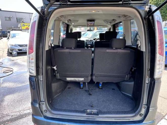 セレナ2.0 ハイウェイスター 4WD　Bluetoothオーディオ　地デジ　フリップダウンモニター　ビルトインETC　アイドリングストップ　横滑り防止装置　クルーズコントロール 2000