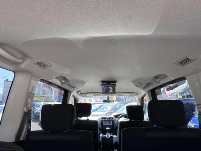 セレナ2.0 ハイウェイスター 4WD　Bluetoothオーディオ　地デジ　フリップダウンモニター　ビルトインETC　アイドリングストップ　横滑り防止装置　クルーズコントロール 2000