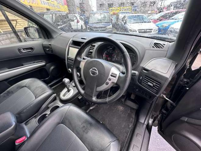 エクストレイル2.0 20Xtt 4WD　SDナビ　Bluetooth　フルセグTV　USB　横滑り防止装置　4WD切り替スイッチ　前席シートヒーター　ヒルディセントコントロール　ETC　社外アルミホイール冬 2000