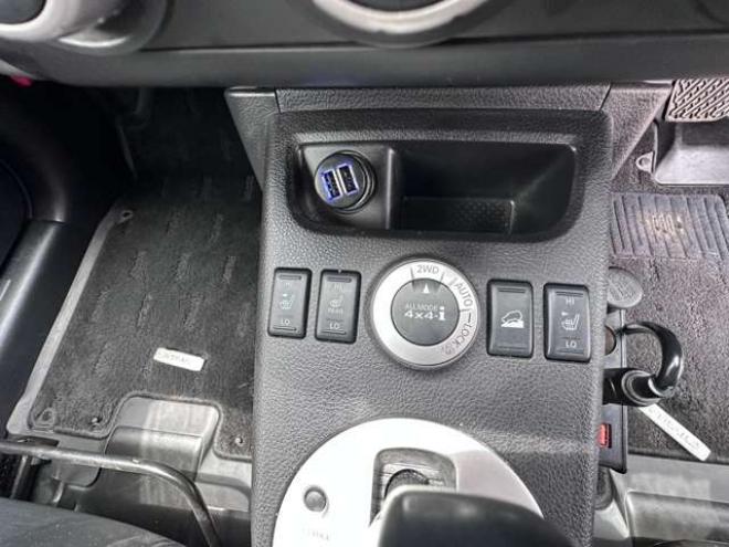 エクストレイル2.0 20Xtt 4WD　SDナビ　Bluetooth　フルセグTV　USB　横滑り防止装置　4WD切り替スイッチ　前席シートヒーター　ヒルディセントコントロール　ETC　社外アルミホイール冬 2000
