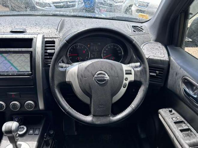 エクストレイル2.0 20Xtt 4WD　SDナビ　Bluetooth　フルセグTV　USB　横滑り防止装置　4WD切り替スイッチ　前席シートヒーター　ヒルディセントコントロール　ETC　社外アルミホイール冬 2000