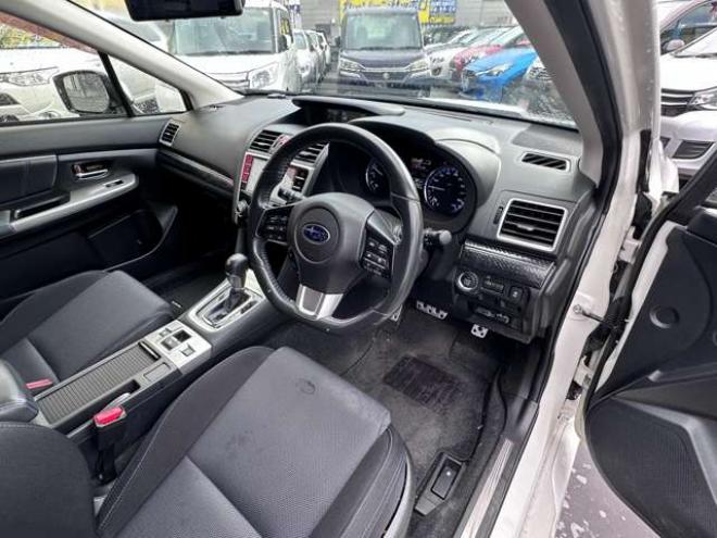 レヴォーグ1.6 GT-S アイサイト 4WD　ナビ　フルセグ　パワーシート　プッシュスタート　ビルトインETC　横滑り防止装置　USB　アダクティブレーダークルーズコントロール　レーンキープアシスト　バックモニター純正アルミホイール夏 1600