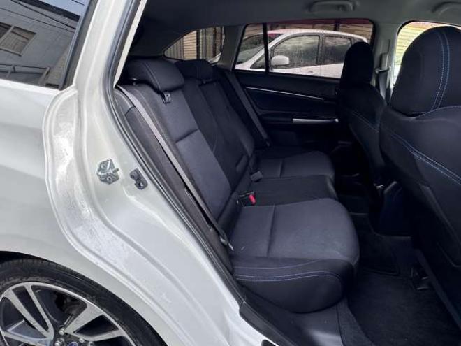 レヴォーグ1.6 GT-S アイサイト 4WD　ナビ　フルセグ　パワーシート　プッシュスタート　ビルトインETC　横滑り防止装置　USB　アダクティブレーダークルーズコントロール　レーンキープアシスト　バックモニター純正アルミホイール夏 1600