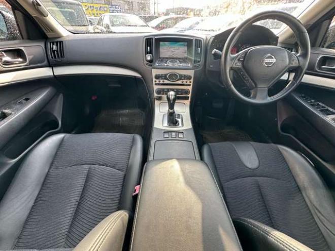 スカイライン2.5 250GT FOUR 4WD　ワンオーナー　純正ナビ　プッシュスタート　インテリキー　エンジンスターター　社外アルミホイール夏　バックカメラ 2500