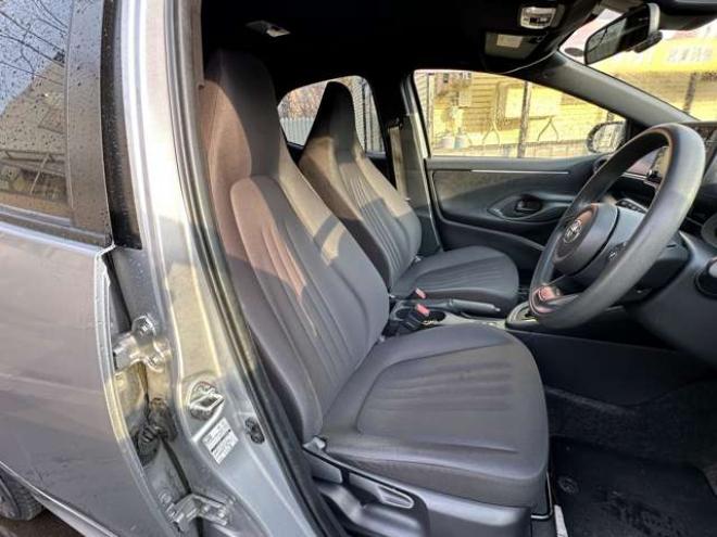 ヤリス1.5 X 4WD　ナビ　ディスプレイオーディオ　Bluetooth　横滑り防止装置　ETC　USB　プッシュスタート　スチールホイール冬 1500